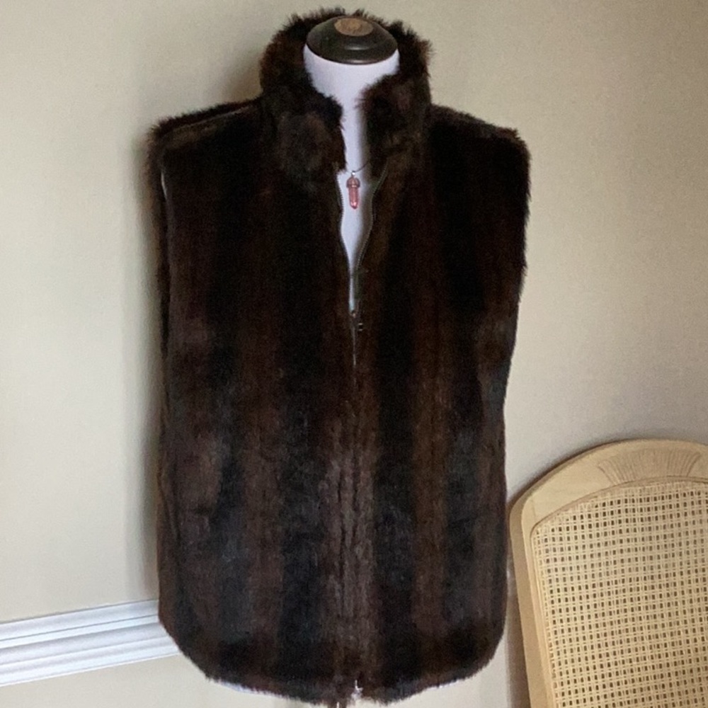 FUDA New York reversible vest, faux mink on one side and poly the othe